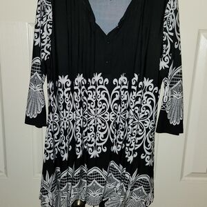 Black and White Patterned Women's Top